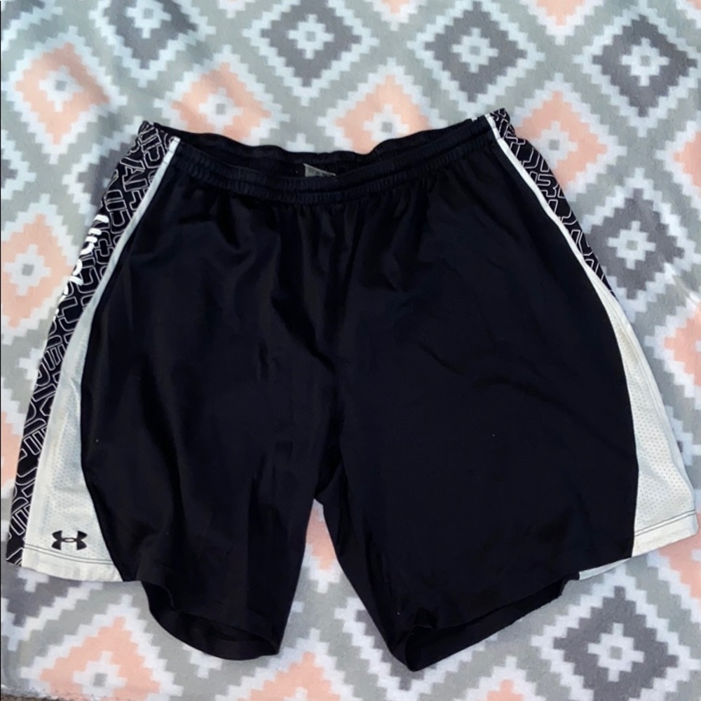 Women’s UA shorts